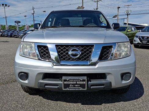 Used 2013 Nissan Frontier SV AWD/4WD image 2