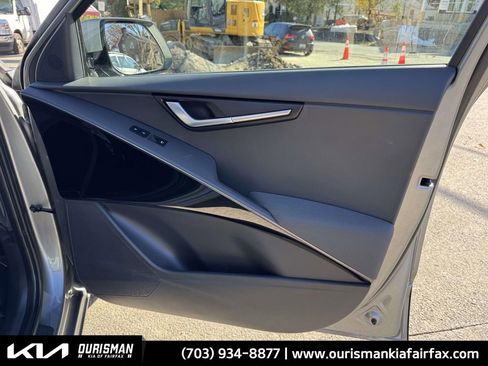 Used 2023 Kia Niro EX Touring image 25