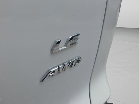 Used 2023 Toyota Corolla Cross LE AWD/4WD image 31