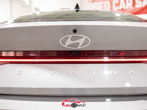Used 2025 Hyundai Elantra SEL image 42