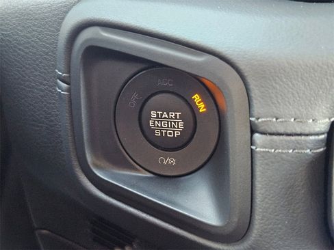 Certified 2025 Jeep Gladiator Rubicon w/ Convenience Group image 17