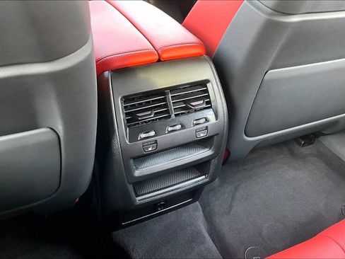 Used 2025 BMW X6 M Competition image 10