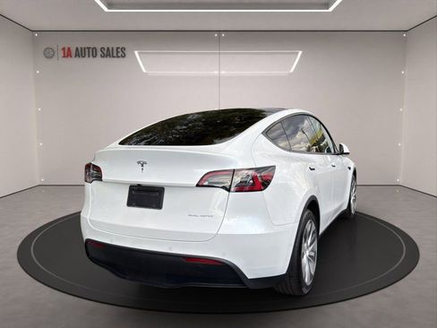 Used 2021 Tesla Model Y Long Range image 5