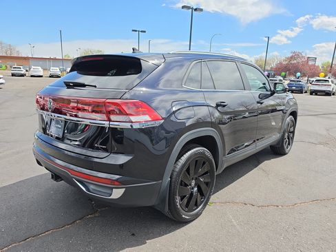 Used 2025 Volkswagen Atlas Cross Sport SE w/ Panoramic Sunroof Package image 8