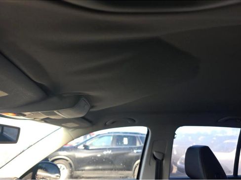 Used 2016 Volkswagen Tiguan S image 14