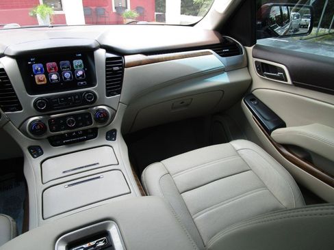 Used 2019 GMC Yukon Denali w/ Denali Ultimate Package AWD/4WD image 9