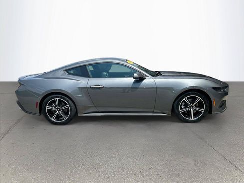 Used 2025 Ford Mustang Premium RWD image 3