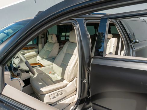 Used 2024 Cadillac Escalade Sport Platinum w/ LPO, ONYX Package AWD/4WD image 52