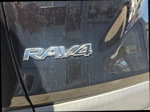 Used 2022 Toyota RAV4 XLE w/ XLE Grade Weather Package AWD/4WD image 31