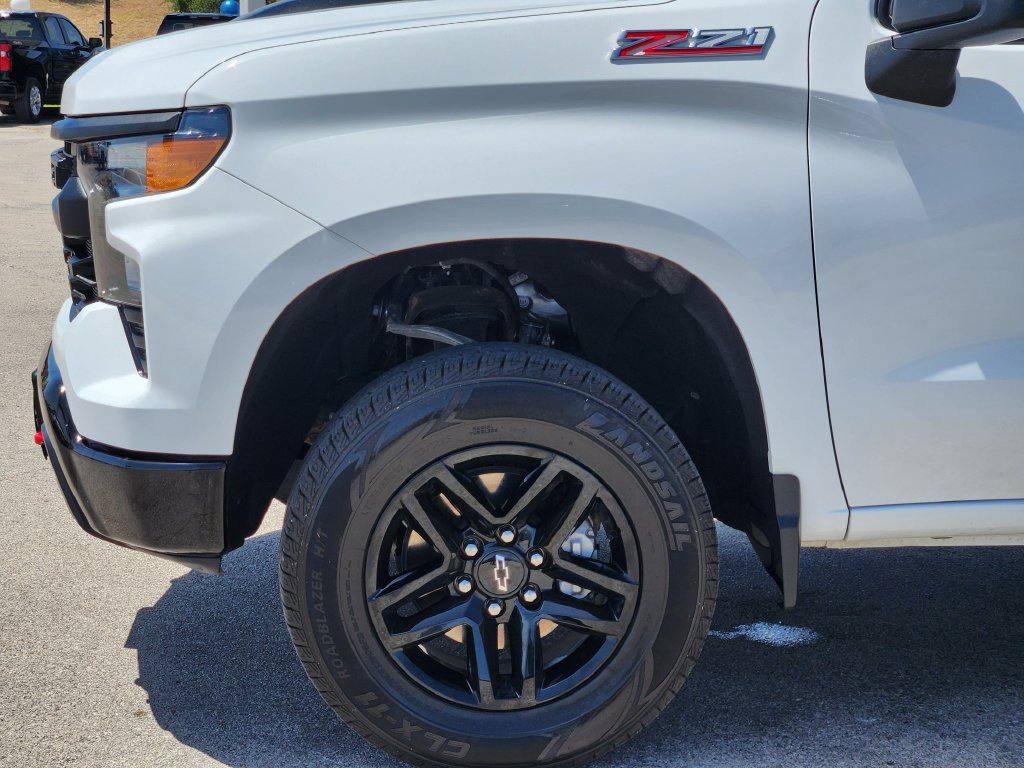 Used 2025 Chevrolet Silverado 1500 Custom Trail Boss AWD/4WD image 9