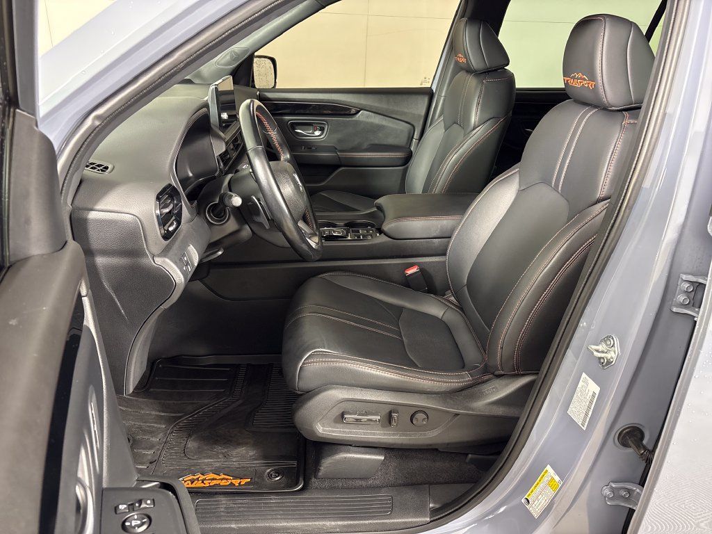 Used 2025 Honda Pilot TrailSport image 27