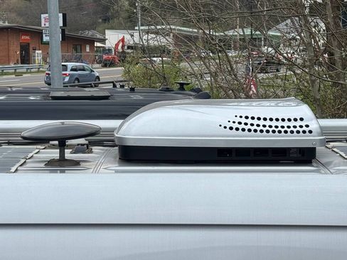 Used 2017 Mercedes-Benz Sprinter 3500 image 77