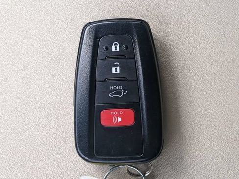 Used 2021 Toyota Highlander Platinum FWD image 37