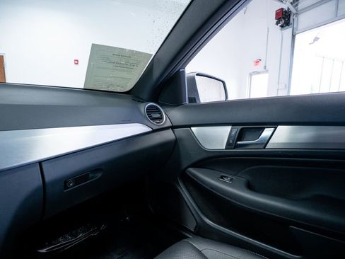 Used 2013 Mercedes-Benz C 250 Coupe image 39