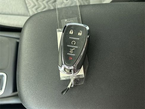 Used 2023 Chevrolet Equinox LT image 32