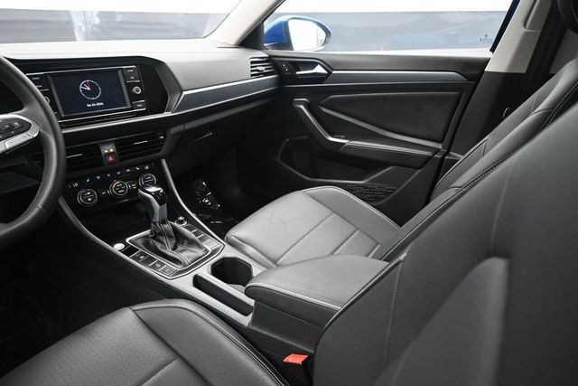 Used 2024 Volkswagen Jetta SE w/ Panoramic Sunroof Package FWD image 10