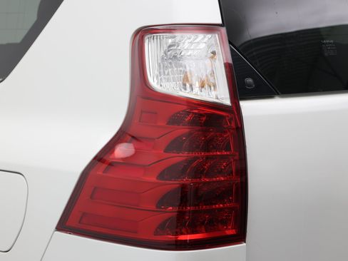 Used 2022 Lexus GX 460 Premium w/ Accessory Package AWD/4WD image 15