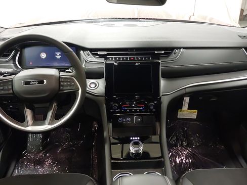 New 2025 Jeep Grand Cherokee Altitude image 26