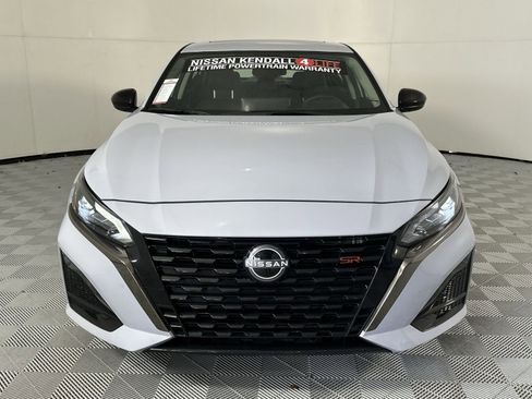 Used 2025 Nissan Altima 2.5 SR w/ SR Premium Package FWD image 3