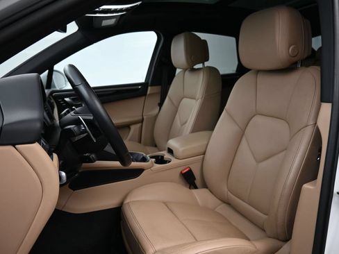 Certified 2023 Porsche Macan AWD/4WD image 5
