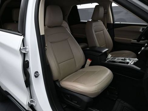 Certified 2022 Ford Explorer Limited w/ Equipment Group 301A RWD image 31