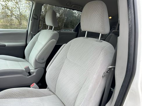 Used 2020 Toyota Sienna LE image 13