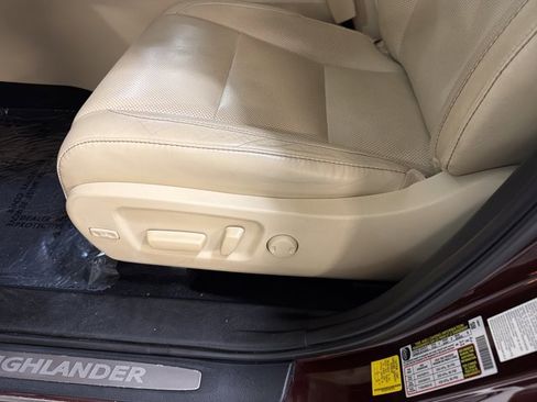 Used 2019 Toyota Highlander Limited AWD/4WD image 17