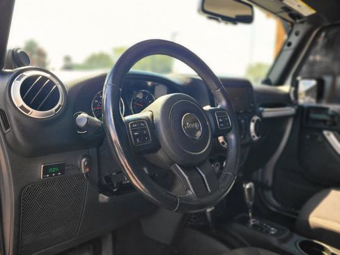 Used 2013 Jeep Wrangler Unlimited Sahara w/ Connectivity Group AWD/4WD image 9