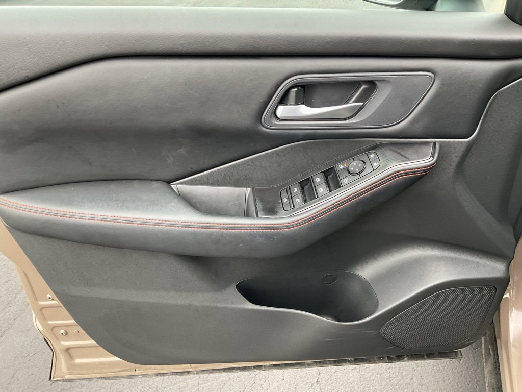 Used 2025 Nissan Rogue SV AWD/4WD image 11