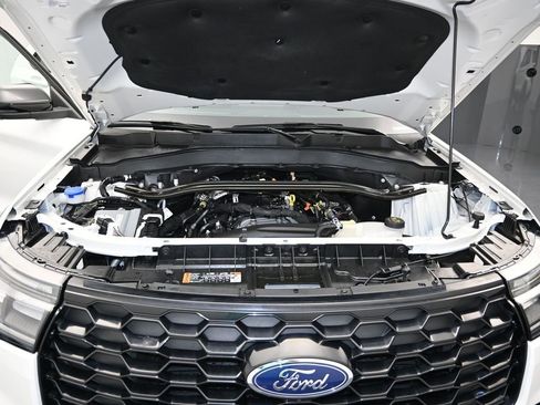 Certified 2025 Ford Explorer ST-Line w/ Premium Package image 30