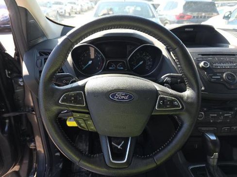 Used 2017 Ford Escape SE w/ SE Sport Appearance Package image 10