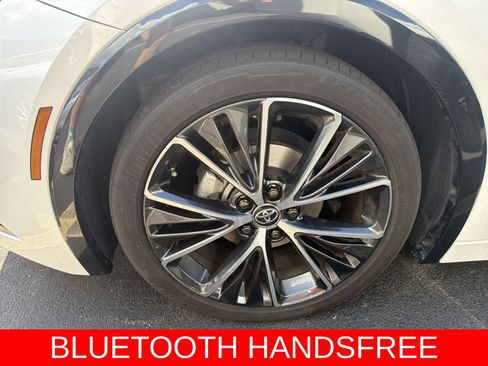 Used 2025 Toyota Prius XLE FWD image 4