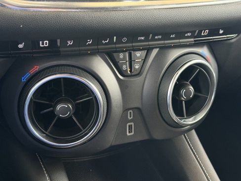 Used 2025 Chevrolet Blazer LT FWD image 29