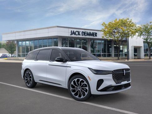 New 2026 Lincoln Nautilus Reserve image 7