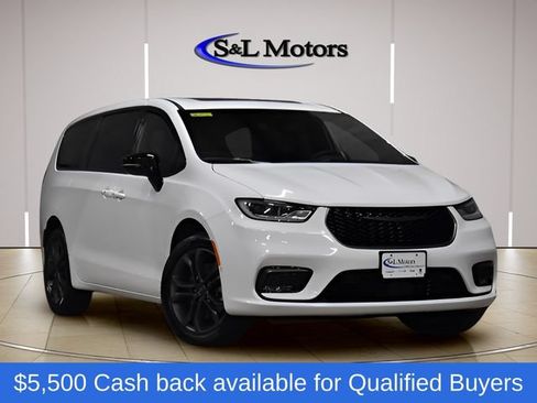 New 2026 Chrysler Pacifica Select AWD/4WD image 1