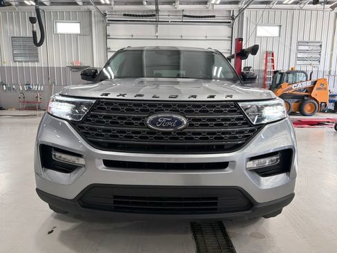 Used 2023 Ford Explorer XLT w/ XLT Sport Appearance Package AWD/4WD image 14