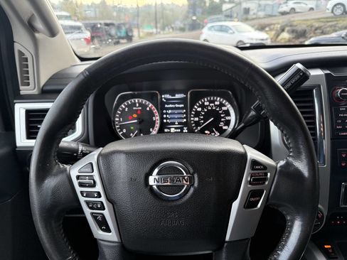 Used 2017 Nissan Titan SV image 22