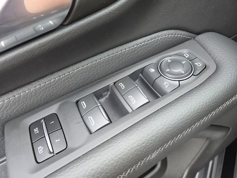 Used 2024 GMC Yukon Denali image 11