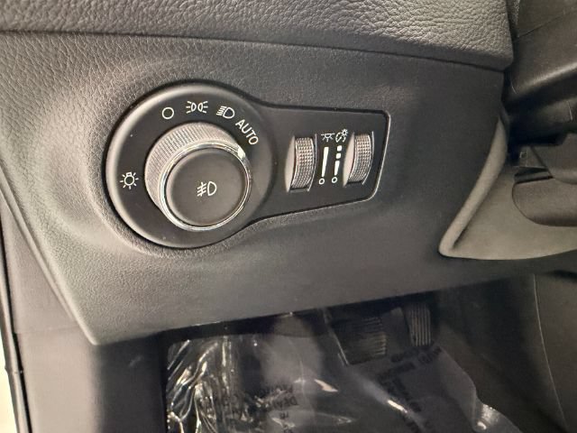 Used 2018 Jeep Compass Limited w/ Navigation Group AWD/4WD image 41