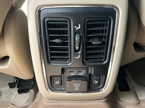 Used 2015 Jeep Grand Cherokee Overland AWD/4WD image 27