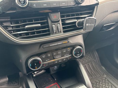 Used 2022 Ford Escape SEL w/ Technology Package FWD image 19