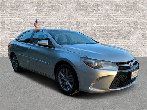 Used 2017 Toyota Camry SE image 1