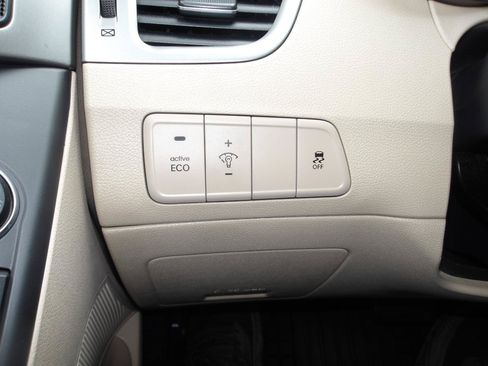 Used 2016 Hyundai Elantra Value Edition FWD image 21