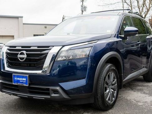 Certified 2024 Nissan Pathfinder SV AWD/4WD image 2