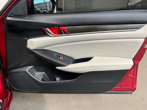 Used 2020 Honda Accord EX image 11
