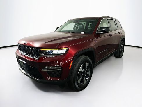 Used 2023 Jeep Grand Cherokee 4WD 4xe image 3