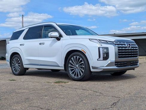 Used 2023 Hyundai Palisade Calligraphy FWD image 2