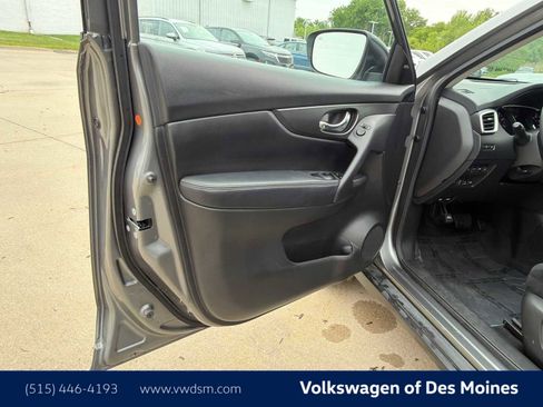 Used 2016 Nissan Rogue SV w/ SV Premium Package AWD/4WD image 22