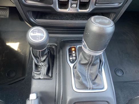 Used 2022 Jeep Wrangler Unlimited Sahara w/ Cold Weather Group AWD/4WD image 24