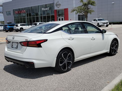 Certified 2025 Nissan Altima 2.5 SR w/ SR Premium Package FWD image 6